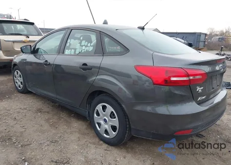 2016 Ford Focus S z USA, uszkodzony, nr VIN 1FADP3E29GL354784